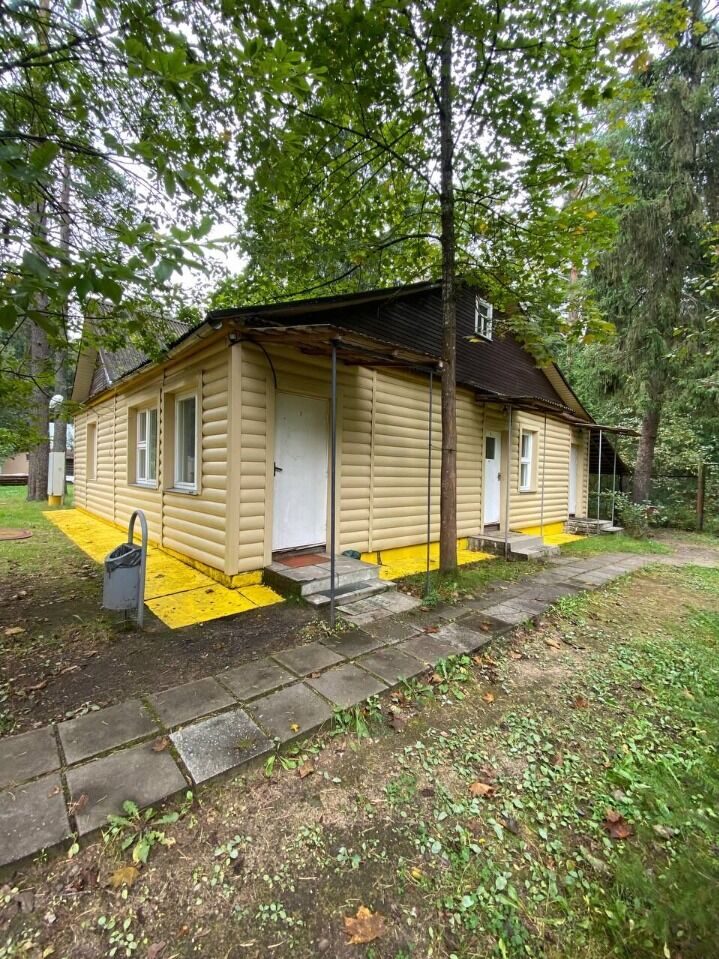 Домик с номерами для 4-8 человек на базе отдыха Жуков Луг